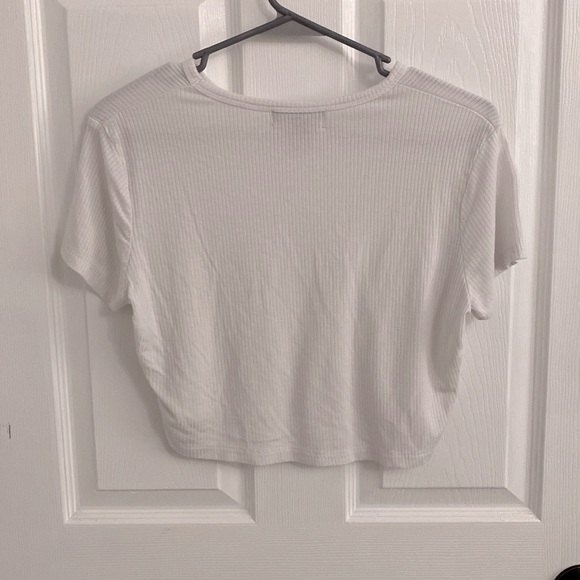 1 large SWS Essentials. T-shirt/ crop top - Picture 2 of 3